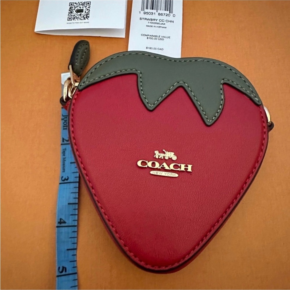 ❤️❤️❤️NEW Coach heart/strawberry shaped coin case/wallet on a chain ❤️❤️❤️ - Picture 8 of 12